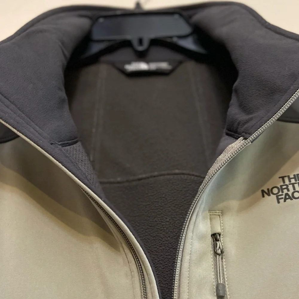 North Face~Men’s Lightweight Neoprene Jacket~ Full Front Zip Closure~Size S/P